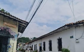 Hostal en San Antonio Casa Maya
